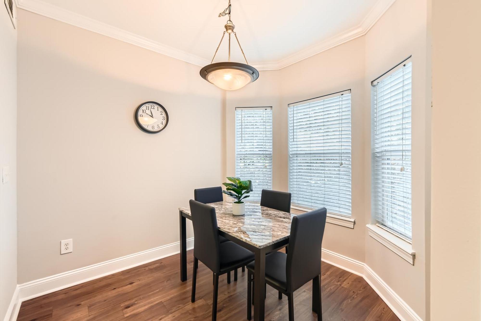 Apartment Crest At Midtown 4221 L 1 Bedroom 1 Bathroom Atlanta